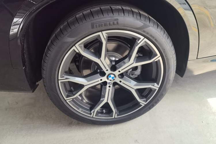 Used BMW X5 2026 Model, Facelifted xDrive 30Li Premium M Sport Night Package Right Rear Wheel Hub