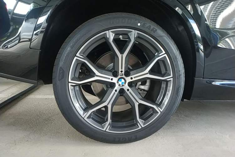 Used BMW X5 2026 Model, Facelifted xDrive 30Li Premium M Sport Night Package Right Rear Wheel Hub