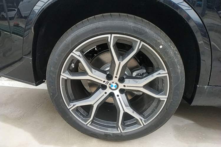 Used BMW X5 2026 Model, Facelifted xDrive 30Li Premium M Sport Night Package Right Rear Wheel Hub