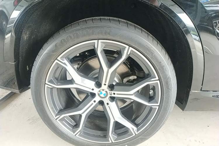 Used BMW X5 2026 Model, Facelifted xDrive 30Li Premium M Sport Night Package Right Rear Wheel Hub
