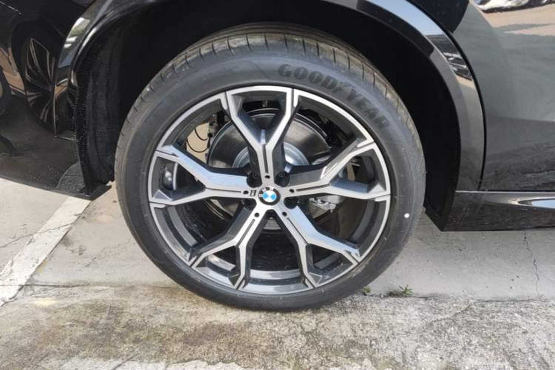 Used BMW X5 2026 Model, Facelifted xDrive 30Li Premium M Sport Night Package Right Rear Wheel Hub