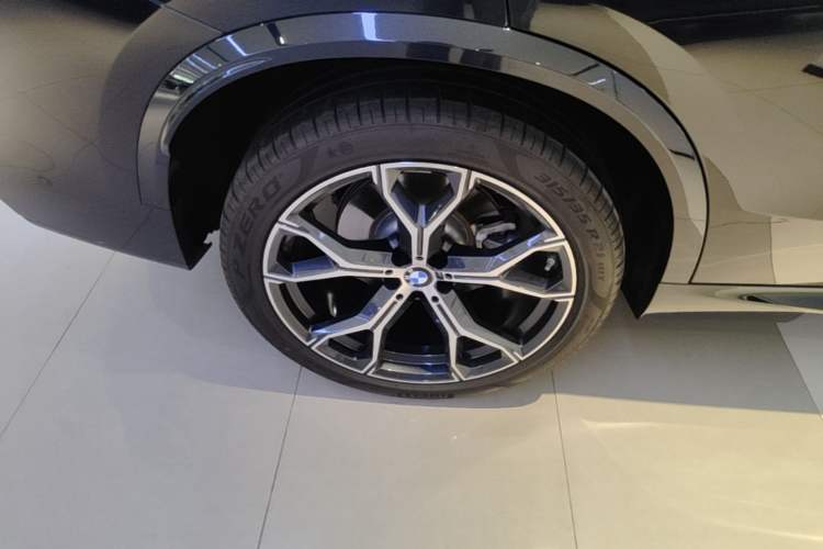 Used BMW X5 2026 Model, xDrive 30Li Prestige M Sport Night Package Right Rear Wheel Hub