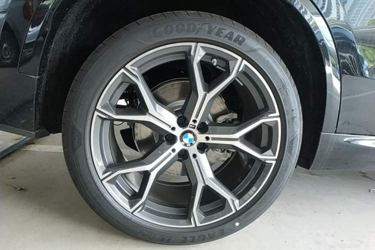 Used BMW X5 2026 Model, Facelifted xDrive 30Li Premium M Sport Night Package Right Rear Wheel Hub