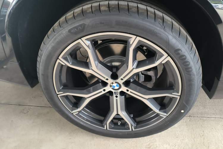 Used BMW X5 2026 Model, Facelifted xDrive 30Li Premium M Sport Night Package Right Rear Wheel Hub