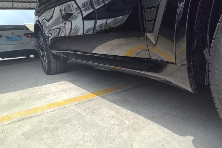 Used BMW X5 2026 Model, Facelifted xDrive 30Li Premium M Sport Night Package Right Side Sill