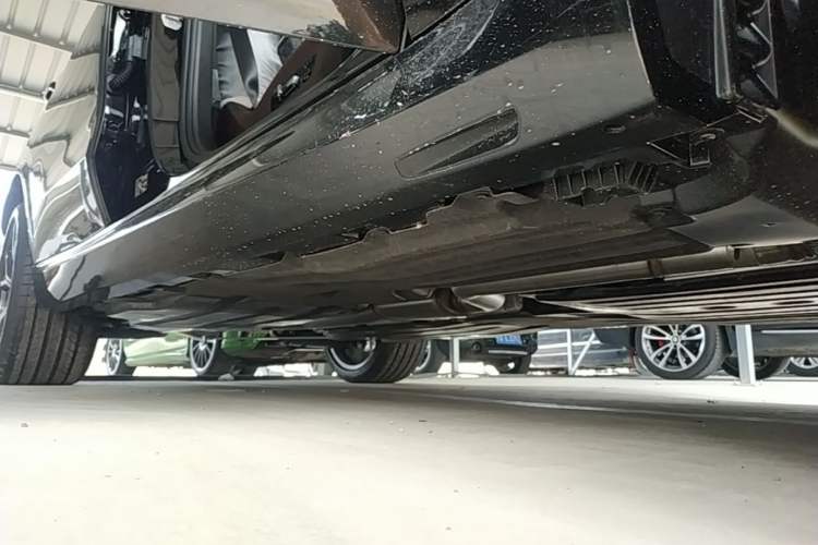 Used BMW X5 2026 Model, Facelifted xDrive 30Li Premium M Sport Night Package Right Side Sill