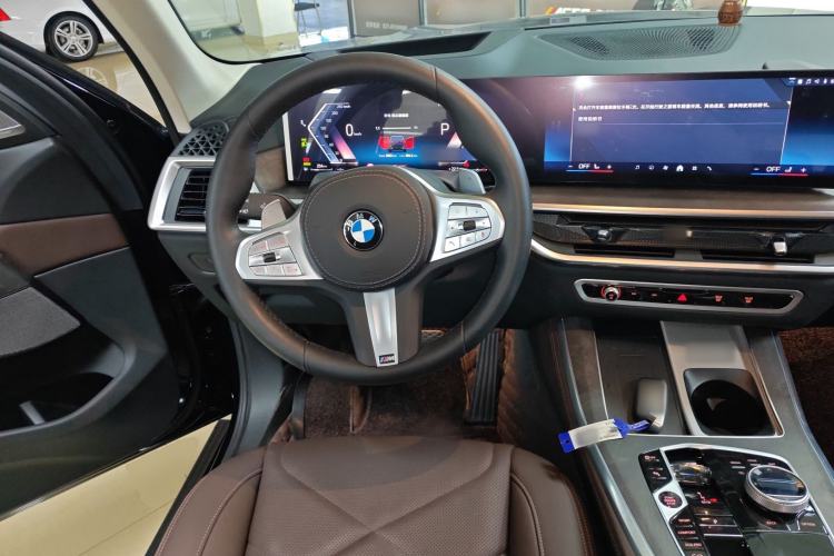 Used BMW X5 2026 Model, xDrive 30Li Prestige M Sport Night Package Steering Wheel