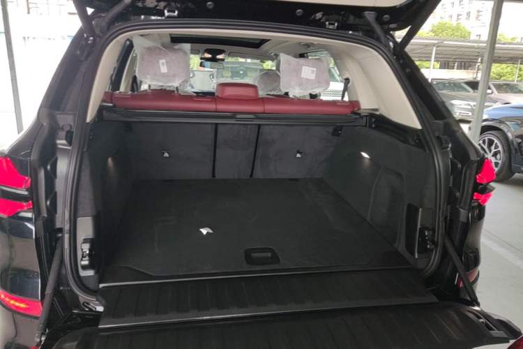 Used BMW X5 2026 Model, Facelifted xDrive 30Li Premium M Sport Night Package Trunk