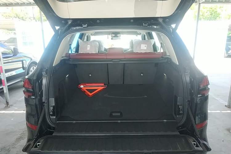 Used BMW X5 2026 Model, Facelifted xDrive 30Li Premium M Sport Night Package Trunk