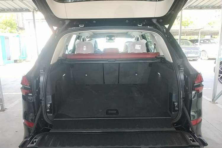 Used BMW X5 2026 Model, Facelifted xDrive 30Li Premium M Sport Night Package Trunk