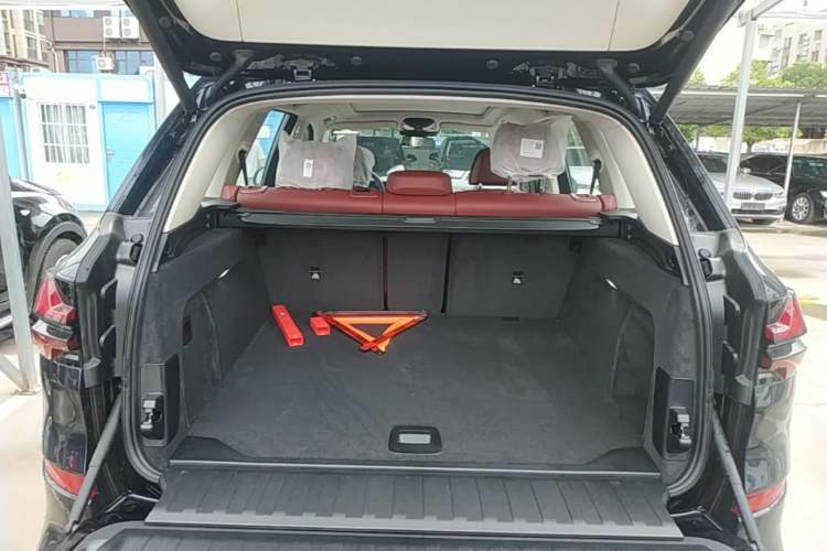 Used BMW X5 2026 Model, Facelifted xDrive 30Li Premium M Sport Night Package Trunk