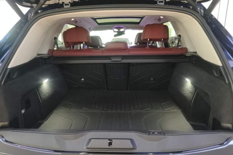 Used BMW X5 2026 Model, xDrive 30Li Prestige M Sport Night Package Trunk