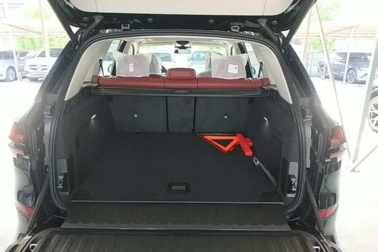 Used BMW X5 2026 Model, Facelifted xDrive 30Li Premium M Sport Night Package Trunk