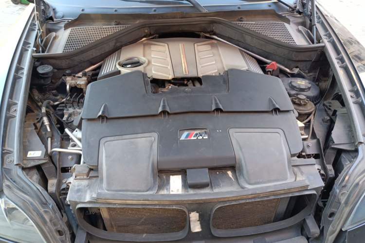 Used BMW X5 M 2010 X5 M Engine Bay