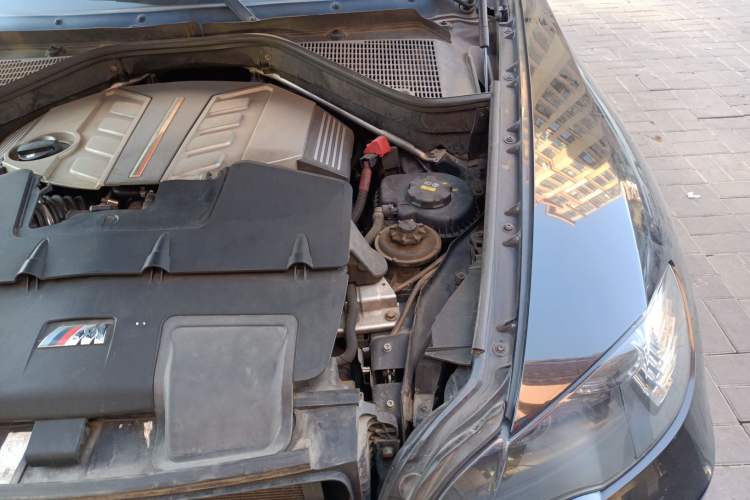 Used BMW X5 M 2010 X5 M Engine Bay Left