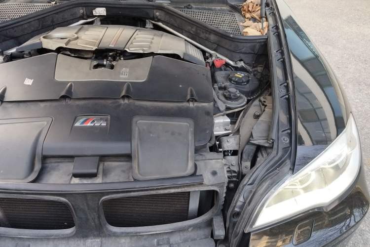 Used BMW X5 M 2010 X5 M Engine Bay Left