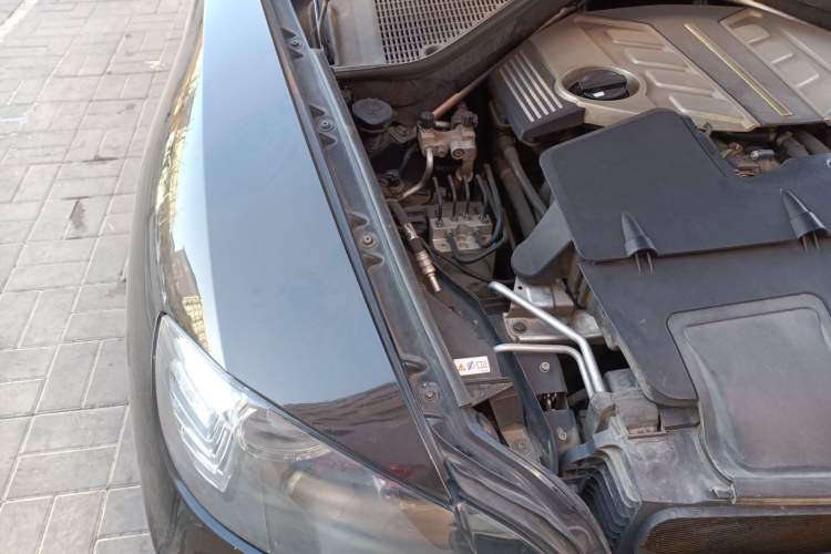 Used BMW X5 M 2010 X5 M Engine Bay Right
