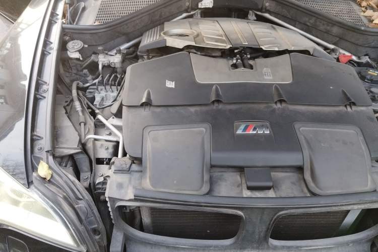 Used BMW X5 M 2010 X5 M Engine Bay Right