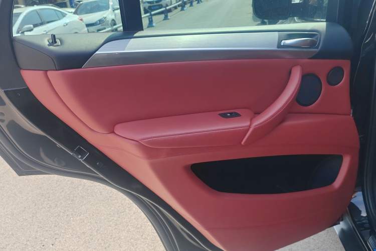 Used BMW X5 M 2010 X5 M Interior 11