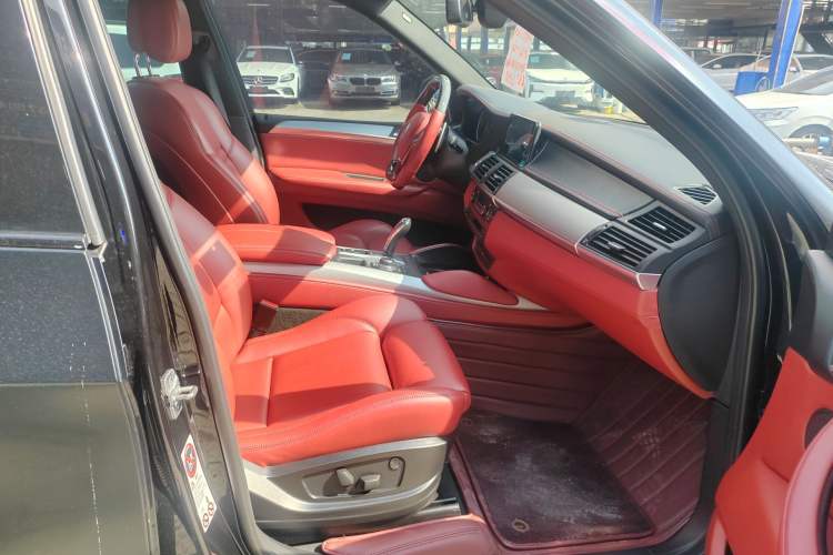 Used BMW X5 M 2010 X5 M Interior 9