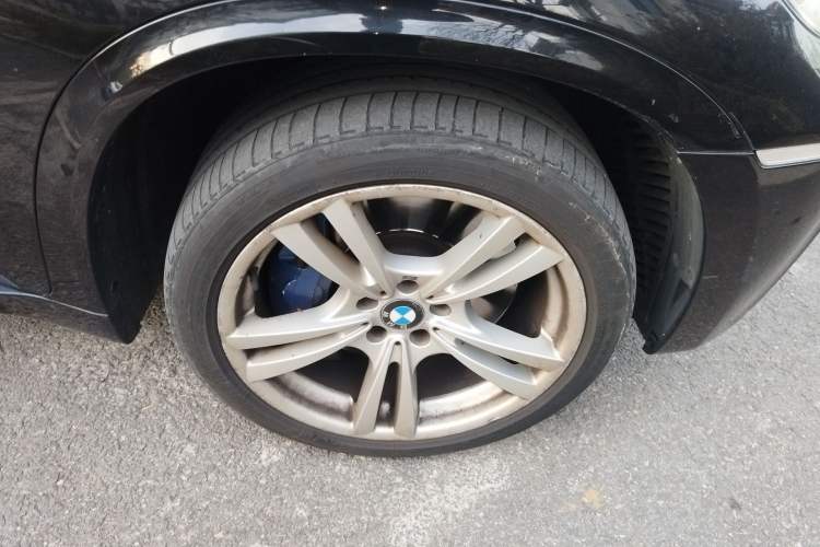 Used BMW X5 M 2010 X5 M Right Front Wheel Hub