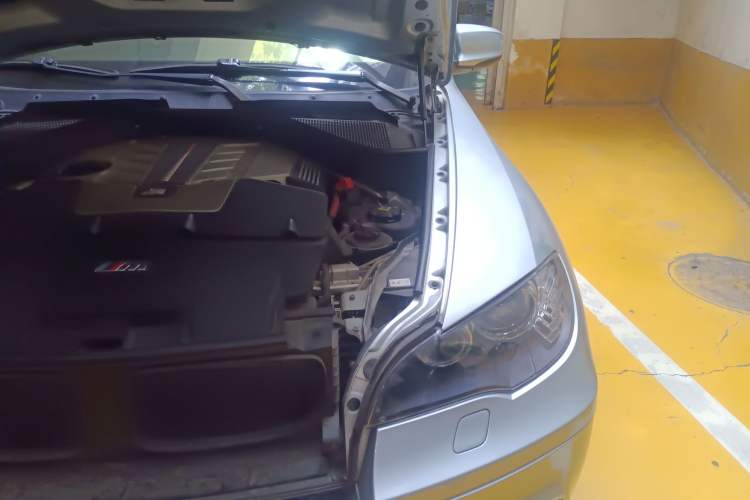 Used BMW X5 M 2010 X5 M Engine Bay Left