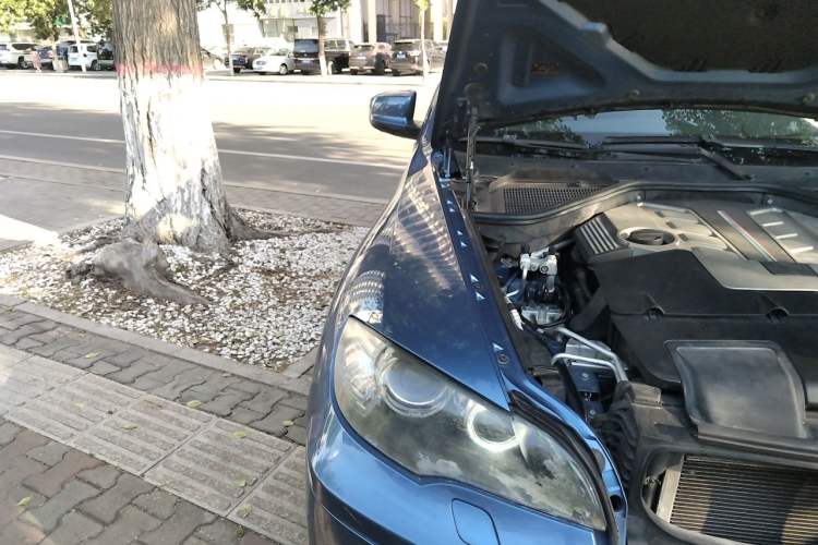 Used BMW X5 M 2010 X5 M Engine Bay Right