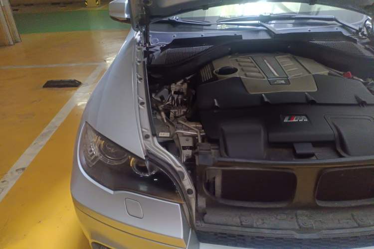Used BMW X5 M 2010 X5 M Engine Bay Right