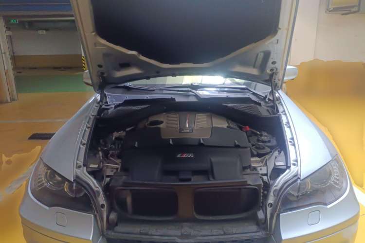Used BMW X5 M 2010 X5 M Engine Bay