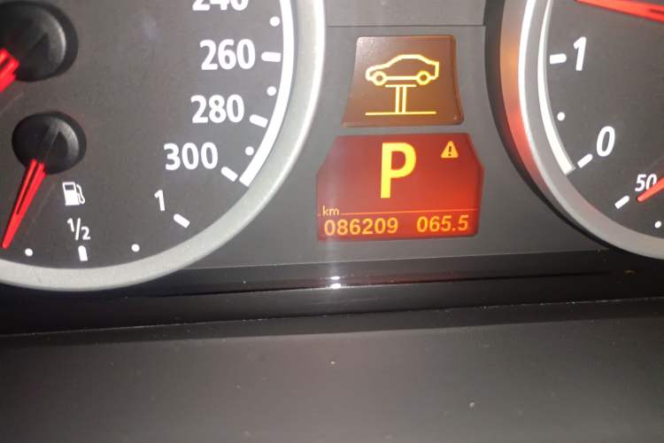 Used BMW X5 M 2010 X5 M Odometer Close Up