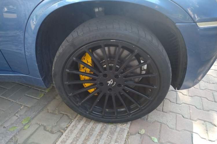 Used BMW X5 M 2010 X5 M Right Front Wheel Hub