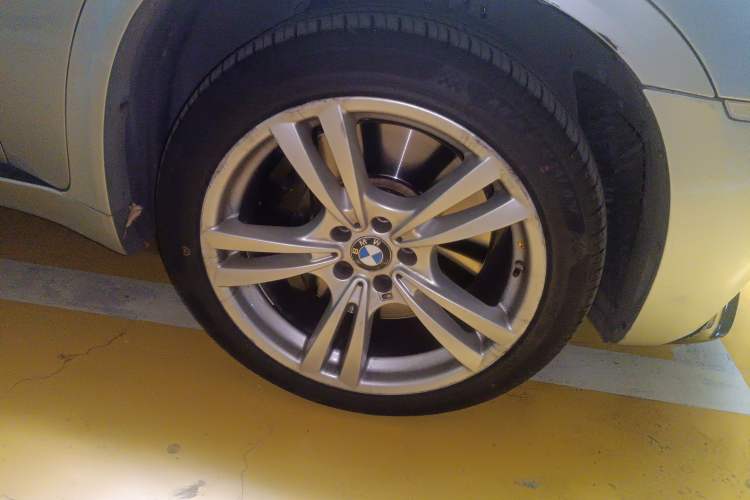 Used BMW X5 M 2010 X5 M Right Front Wheel Hub