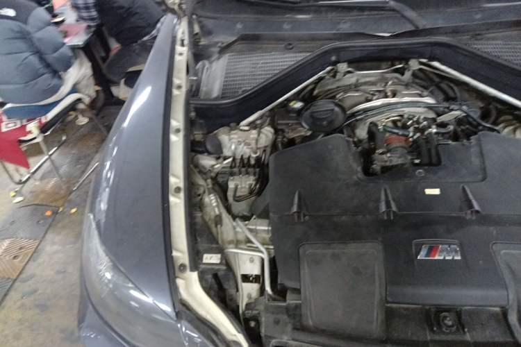 Used BMW X5 M 2010 X5 M Engine Bay Right