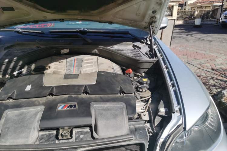 Used BMW X5 M 2010 X5 M Engine Bay Left