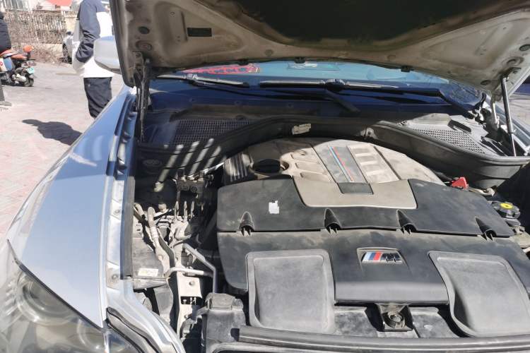 Used BMW X5 M 2010 X5 M Engine Bay Right