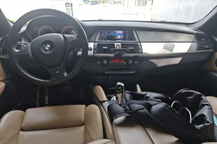 Used BMW X5 M 2010 X5 M Center Console