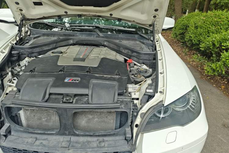 Used BMW X5 M 2010 X5 M Engine Bay Left