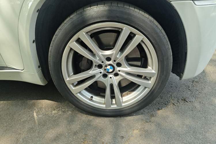 Used BMW X5 M 2010 X5 M Right Front Wheel Hub