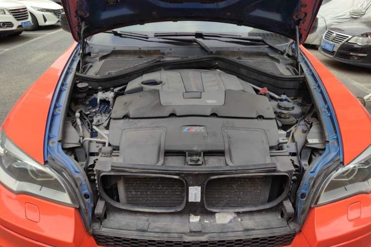 Used BMW X5 M 2013 X5 M Engine Bay