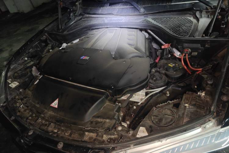 Used BMW X5 M 2015 X5 M Engine Bay Left