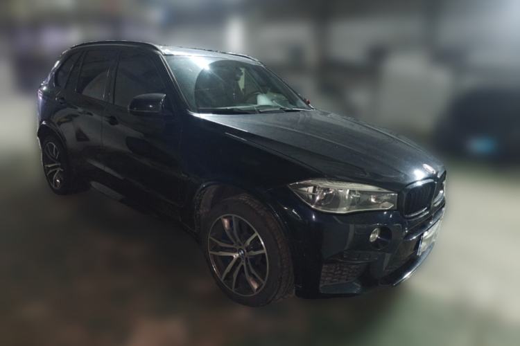 Used BMW X5 M 2015 X5 M Front Right 45 Deg