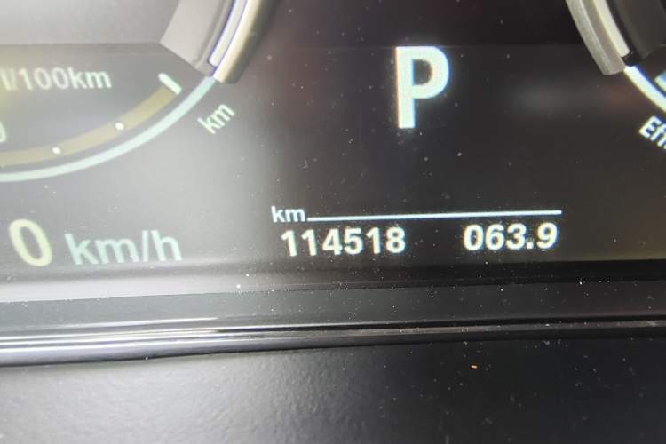 Used BMW X5 M 2015 X5 M Odometer Close Up