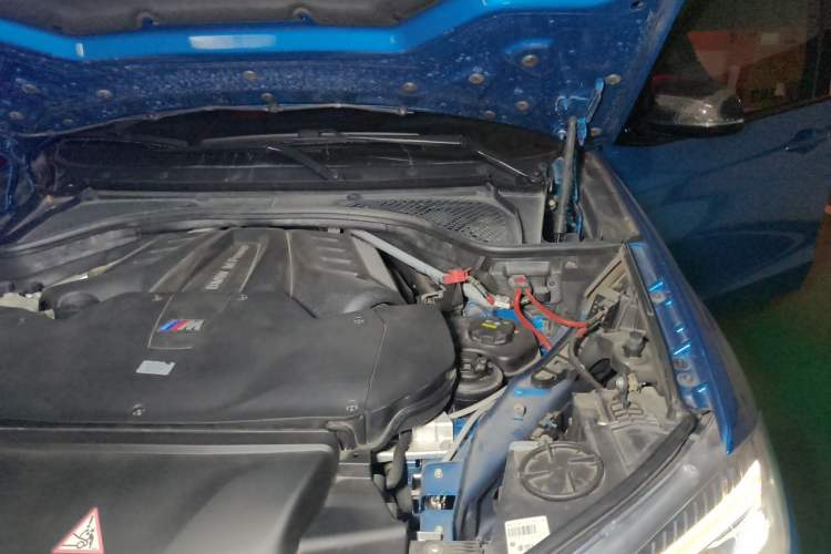 Used BMW X5 M 2015 X5 M Engine Bay Left