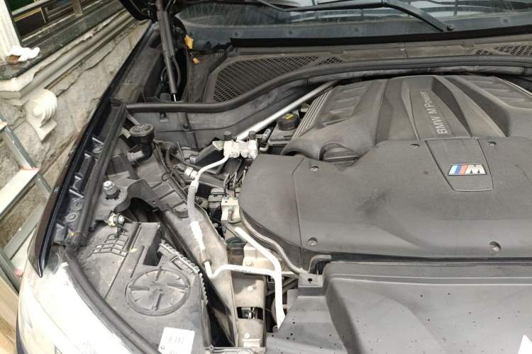 Used BMW X5 M 2015 X5 M Engine Bay Right