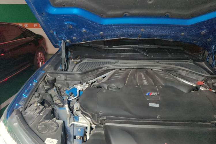 Used BMW X5 M 2015 X5 M Engine Bay Right