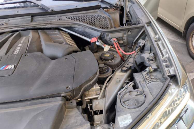 Used BMW X5 M 2015 X5 M Engine Bay Left