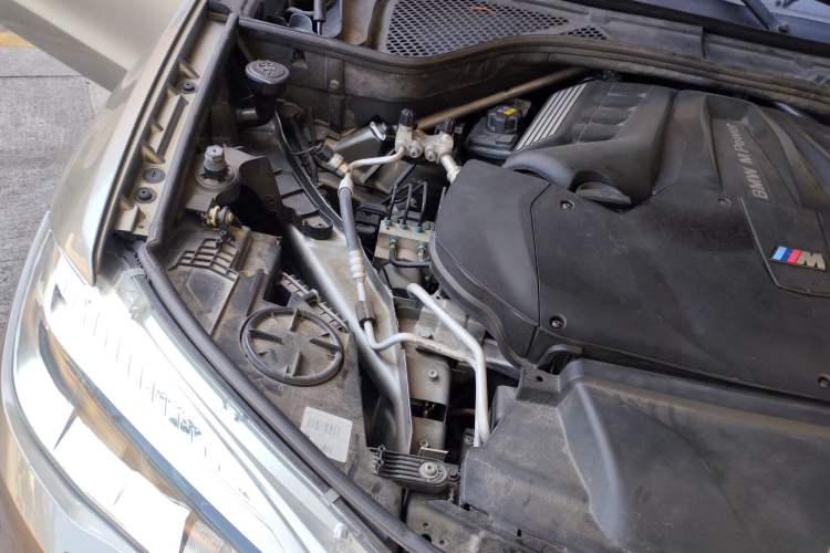 Used BMW X5 M 2015 X5 M Engine Bay Right
