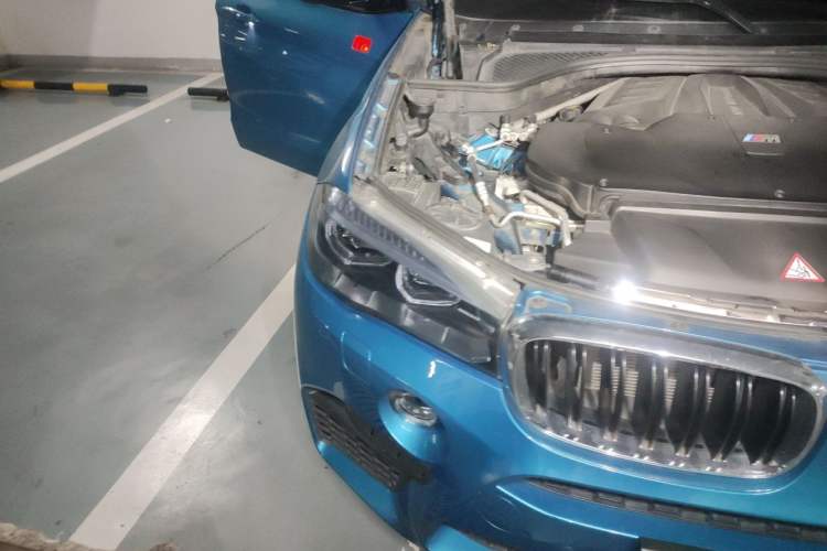 Used BMW X5 M 2015 X5 M Engine Bay Right