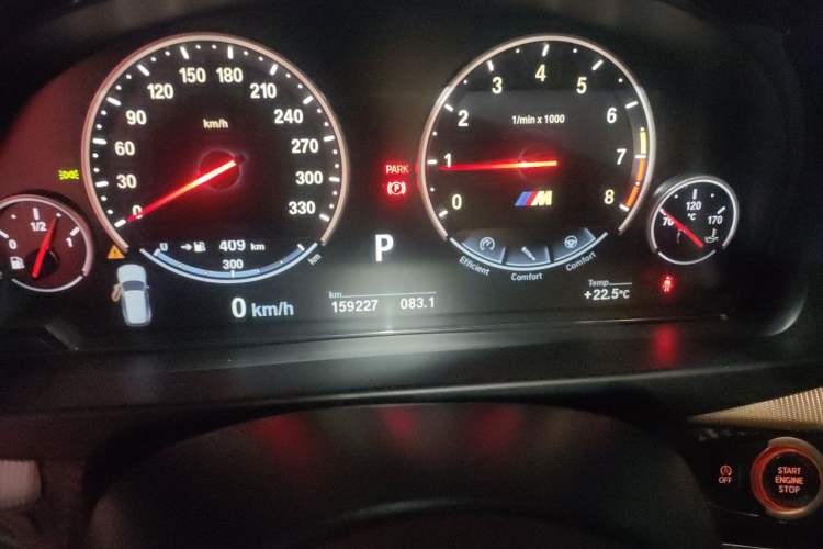 Used BMW X5 M 2015 X5 M Odometer Close Up