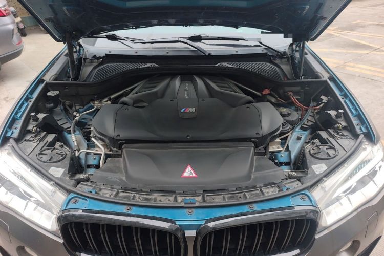Used BMW X5 M 2015 X5 M Engine Bay